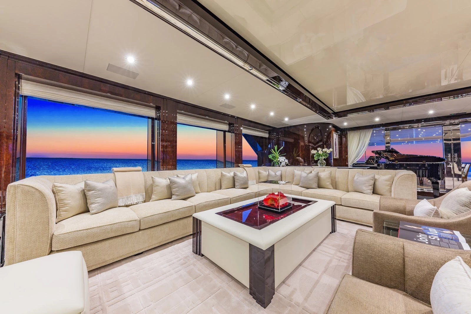 Στο Ναύπλιο το υπερπολυτελές mega yacht – Η θαλαμηγός της ατελείωτης χλιδής (βίντεο)